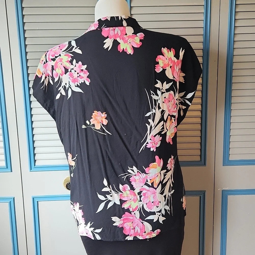 Torrid Black & Pink Floral Top - Picture 7 of 10